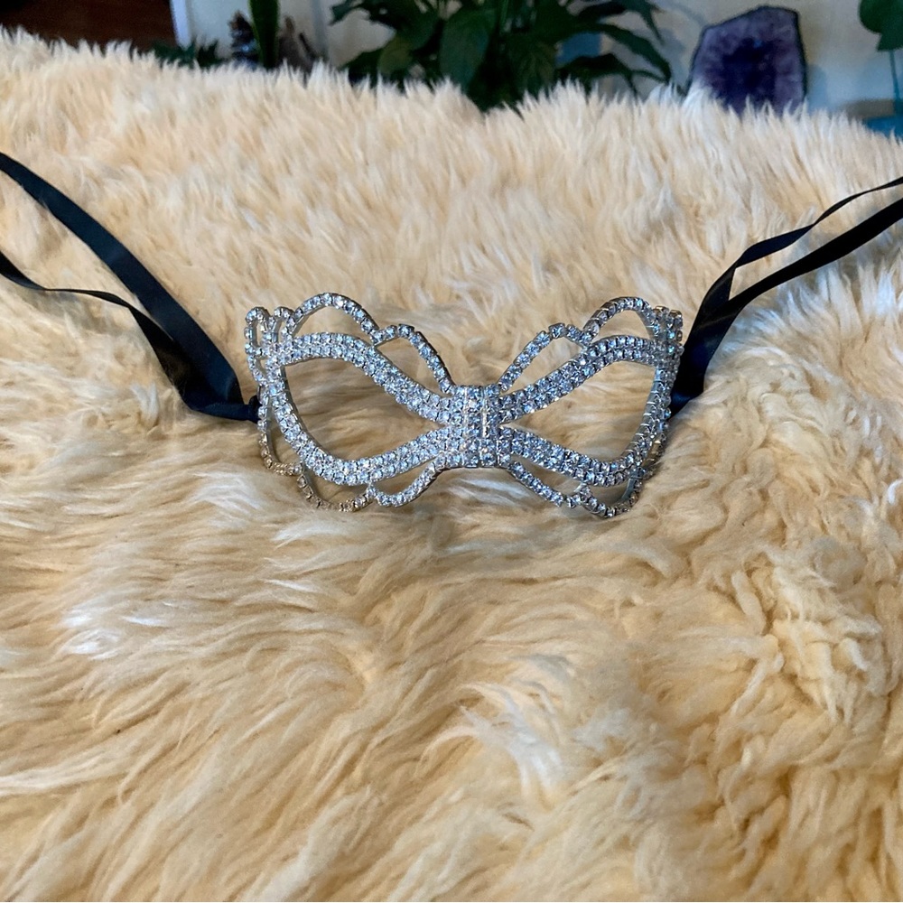Crystal Mask - Picture 2 of 7